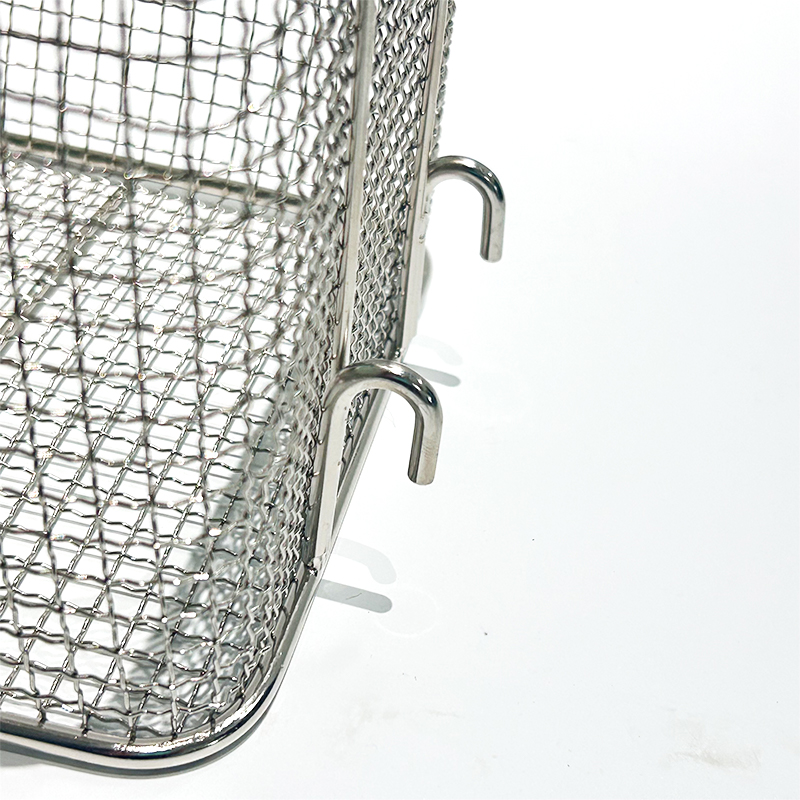 Heavy Deep Wire Frying Basket with Round Corners and Insulated Handle for Commercial or Home Use